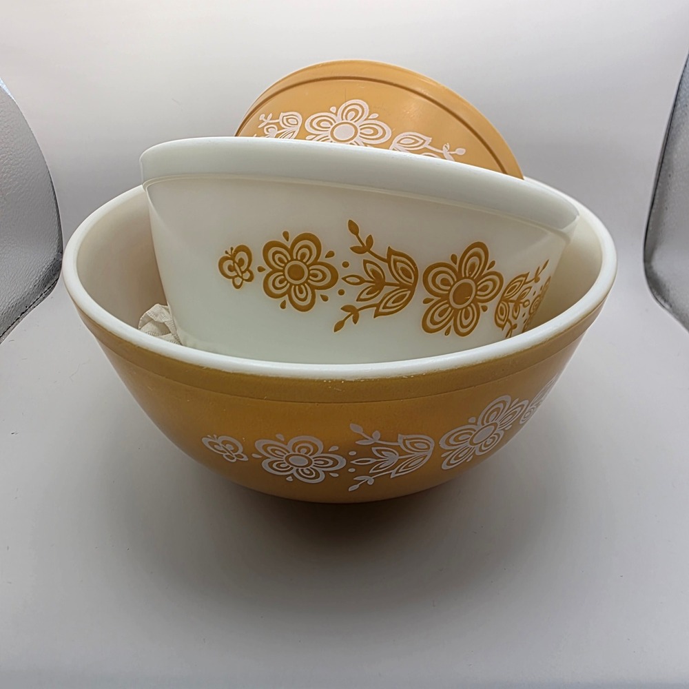 Vintage Pyrex Butterfly‎ Gold Nesting Mixing Bowl Set of 3 Milk Glass MCM 70s